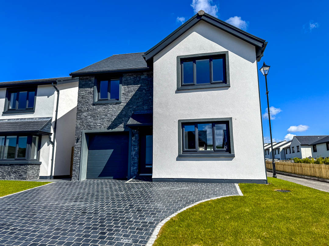 2 Penny Lane, Crosby Meadows, Crosby. — Photo 1 of 17