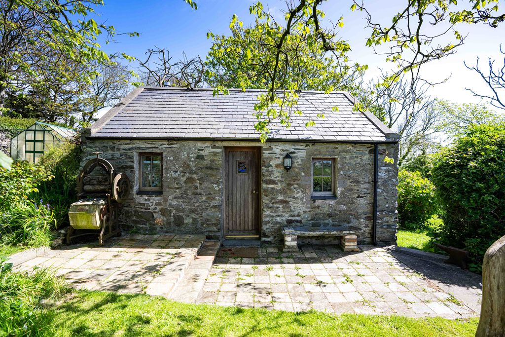 The Hill House, Cousins Hill, Surby, Port Erin IM9 6QR. — Photo 5 of 57