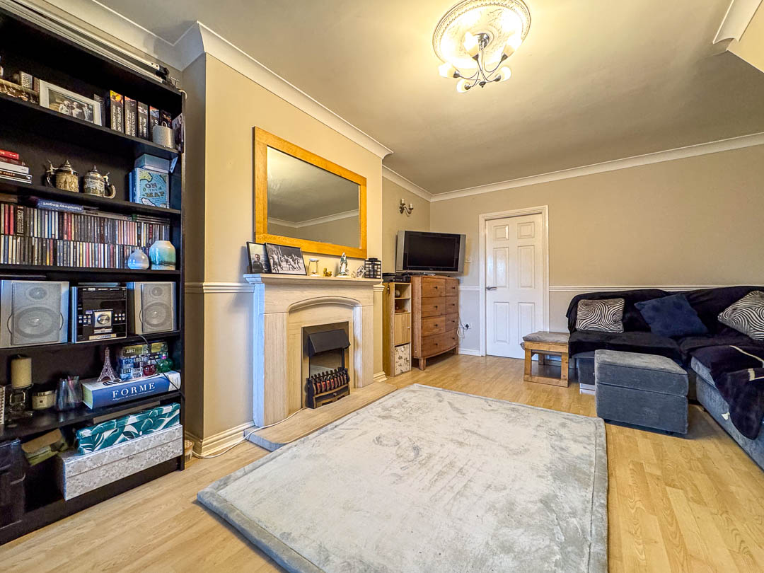 22 Lakeside Road, Douglas. — Photo 3 of 20