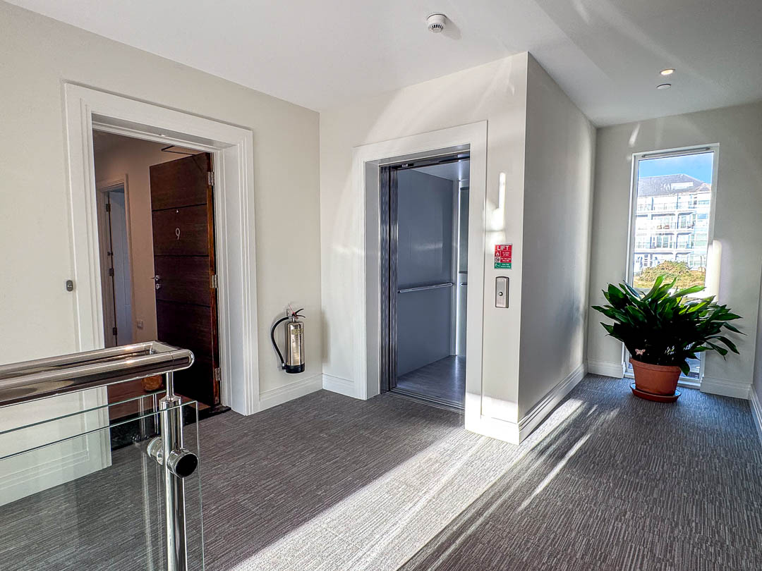 9 Royal Shore Apartments, Port Erin. — Photo 3 of 14