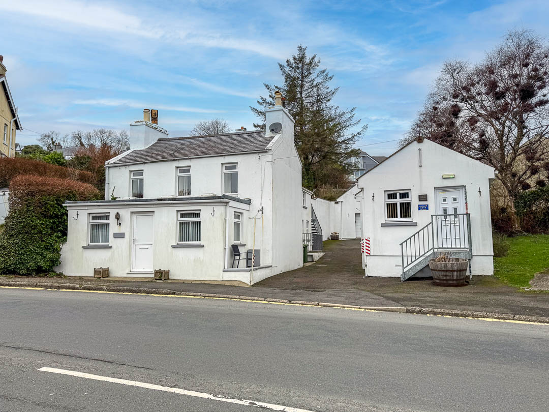 Pinfold Holiday Cottages, Laxey. — Photo 1 of 37