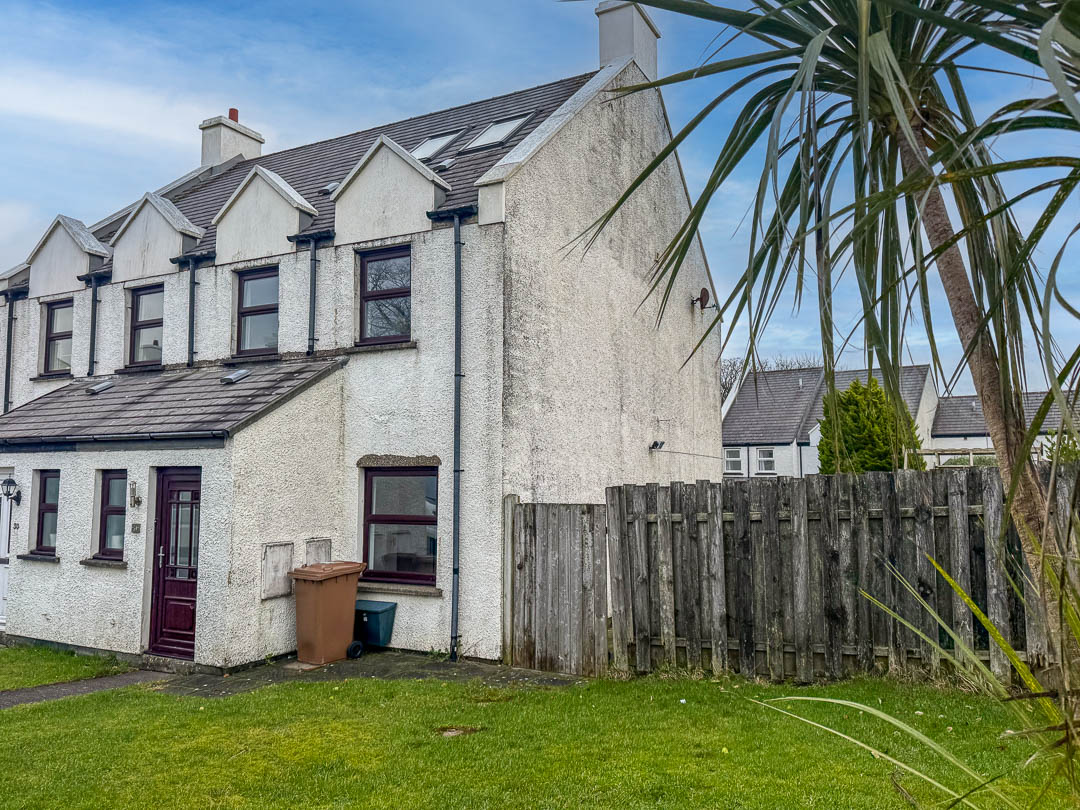31 Murrays Lake Drive, Santon. — Photo 1 of 17