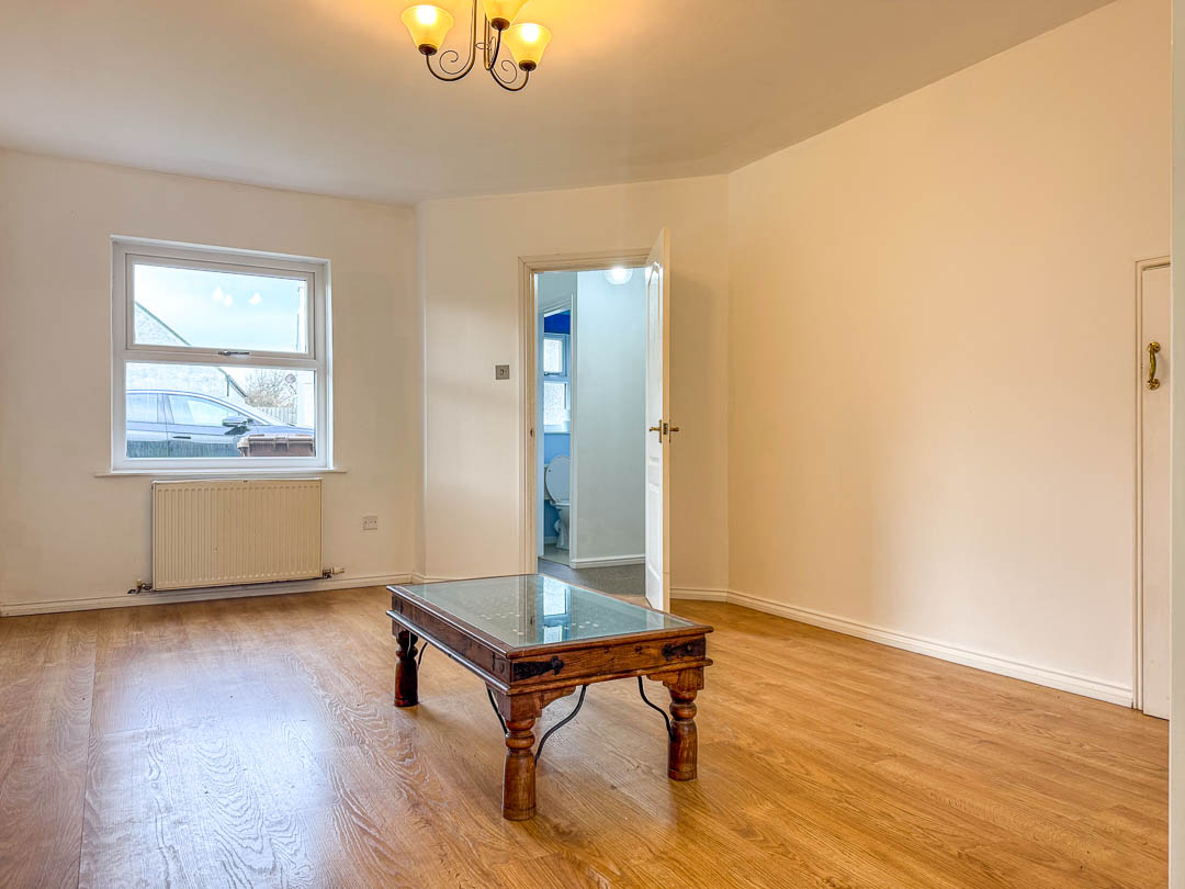 31 Murrays Lake Drive, Santon. — Photo 3 of 17