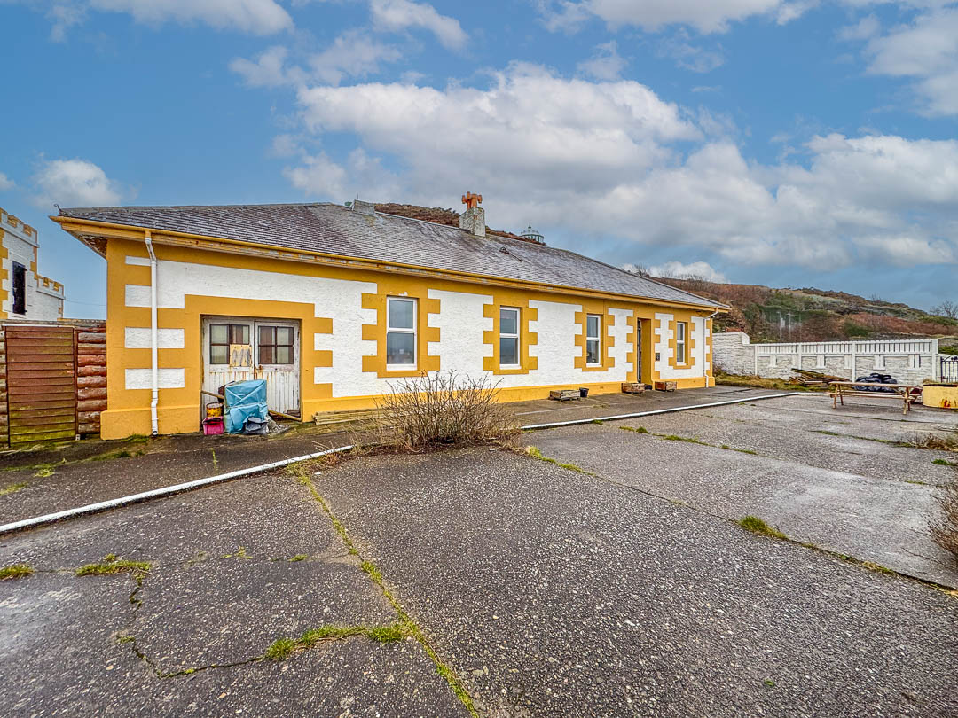 Foghorn Cottage, Douglas Head, Douglas. — Photo 2 of 2