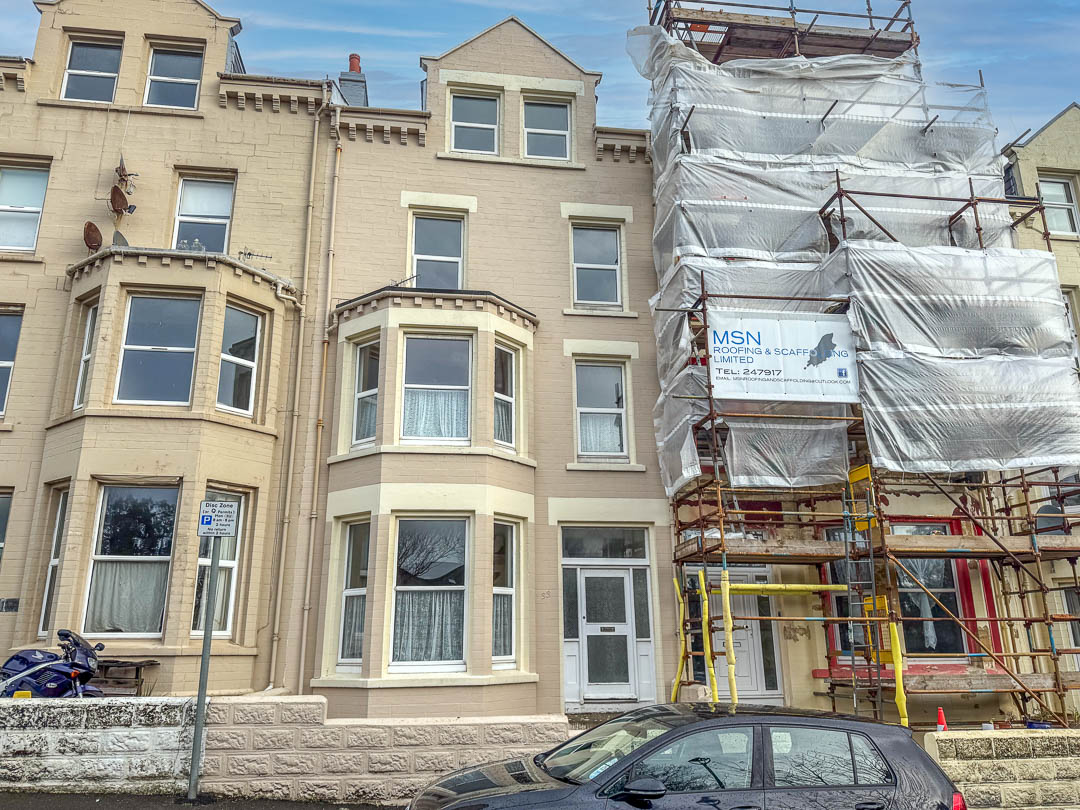 33 Hutchinson Square, Douglas. — Photo 1 of 17