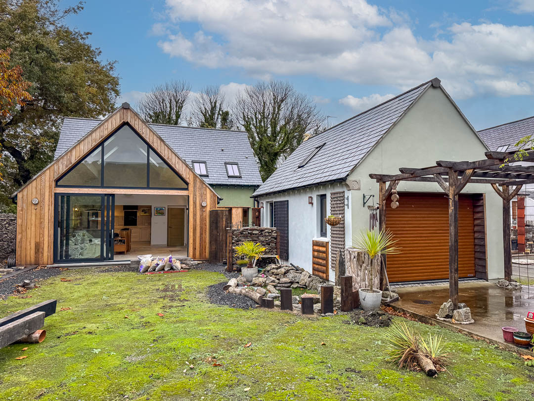 Wren House, Main Road, Sulby. — Photo 1 of 32