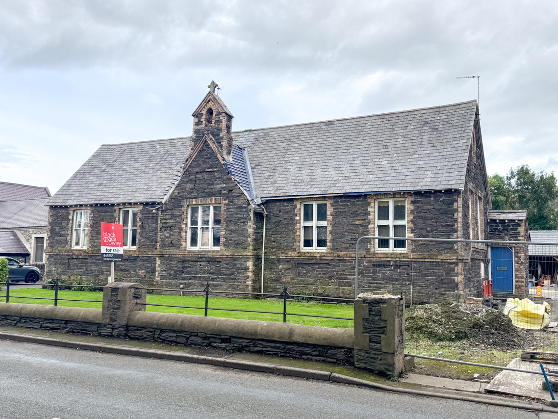 The Old School House, Sulby. — Photo 1 of 13