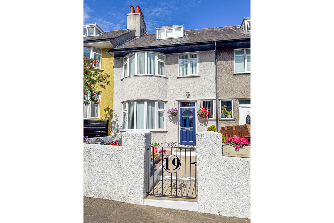 19 Victoria Terrace, Douglas. — Photo 1 of 19