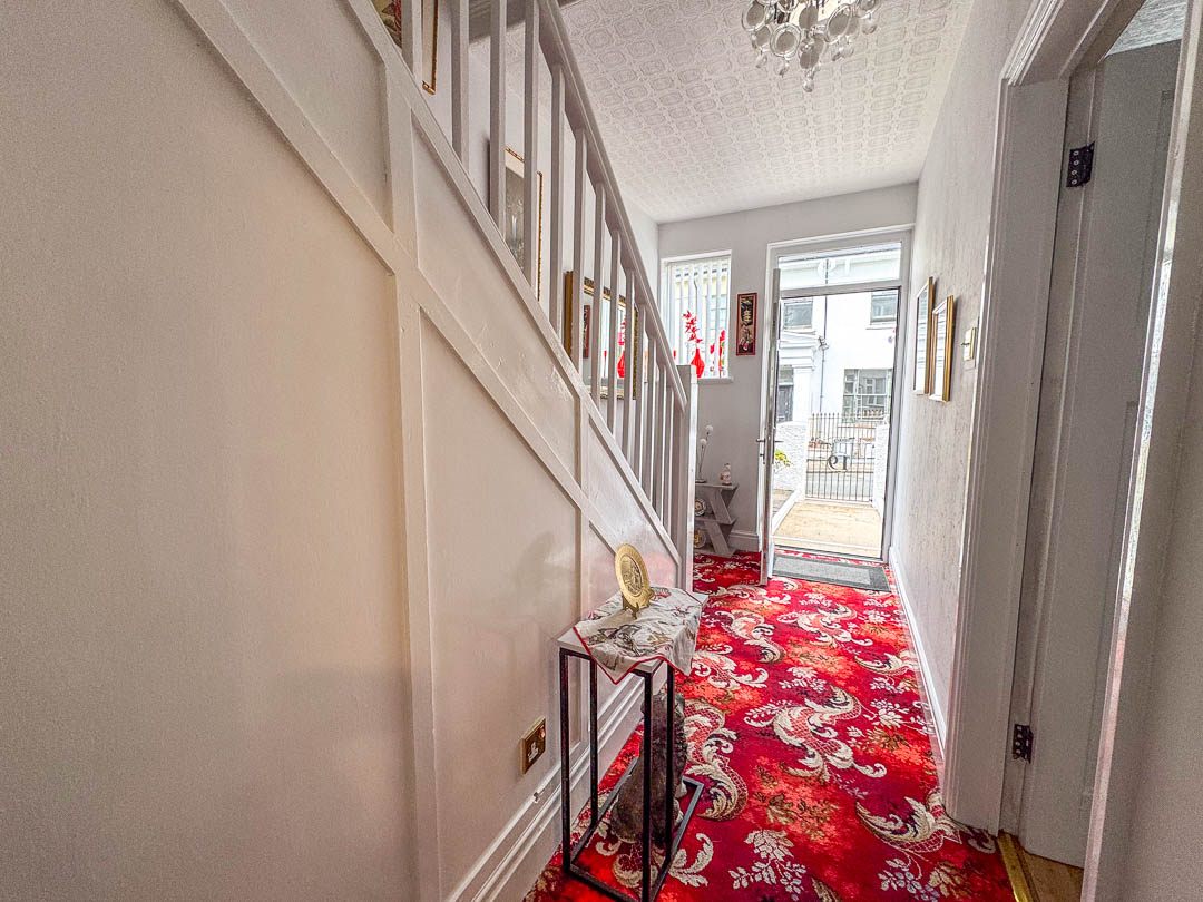 19 Victoria Terrace, Douglas. — Photo 2 of 19