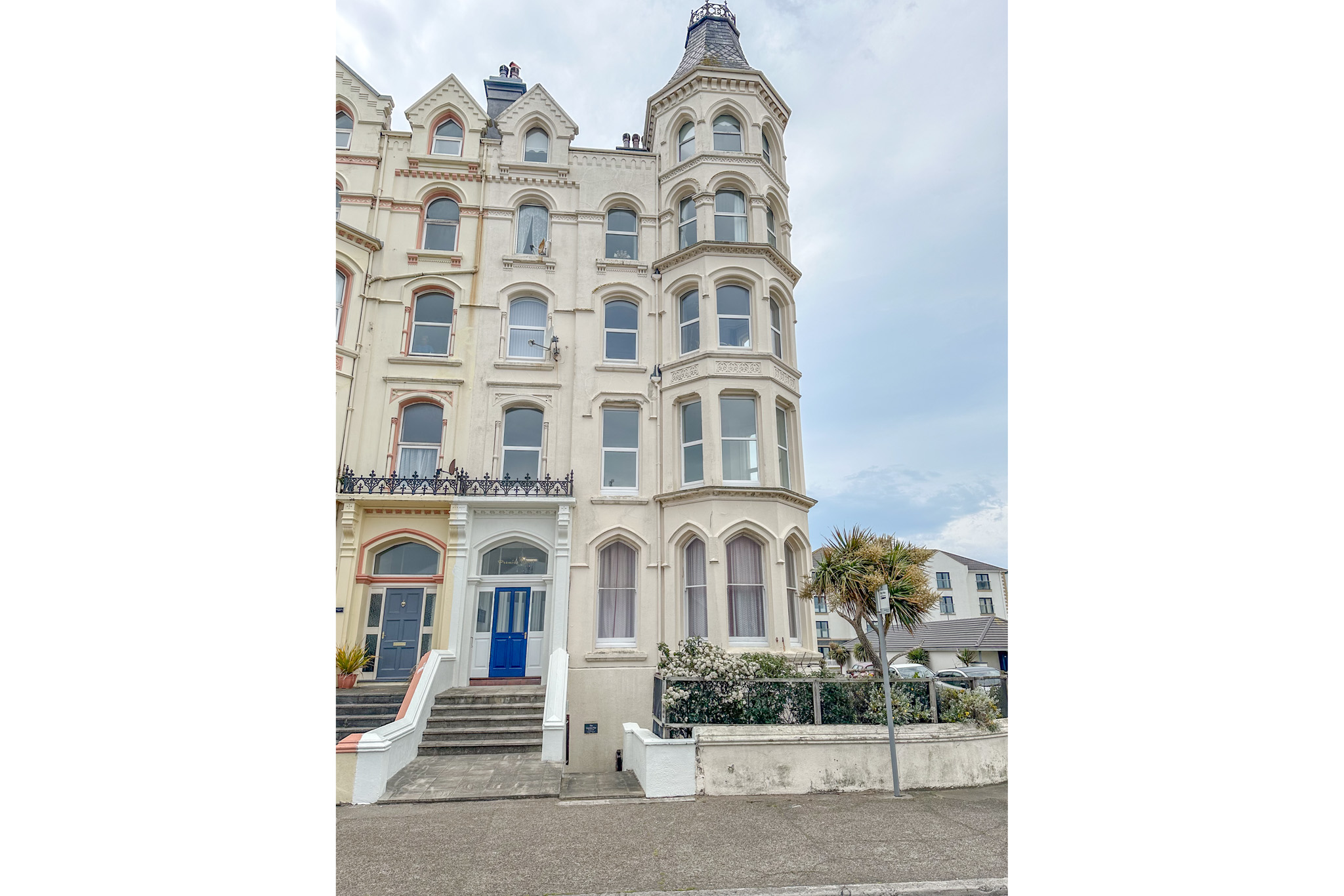 Garden Flat, Premier Court, Ramsey. — Photo 1 of 25
