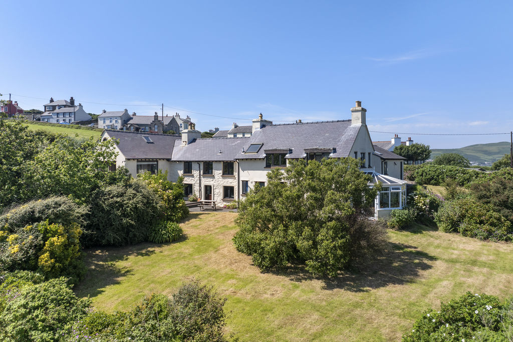 Armadale, Howe Road, Port St Mary IM9 5PR. — Photo 1 of 41