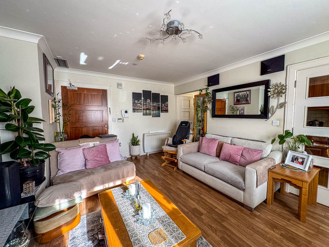 13 St Ninians Court, Douglas. — Photo 2 of 12