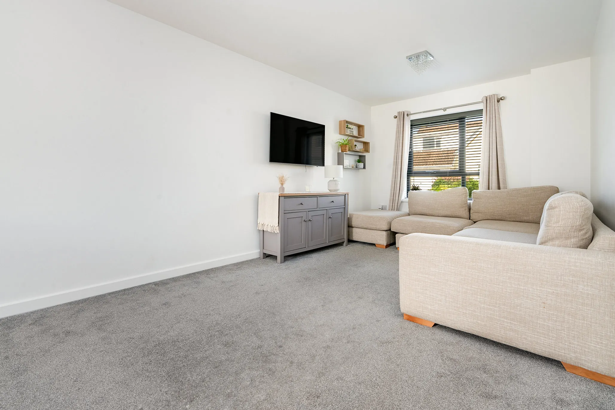 11 Clifton Drive, Ramsey. — Photo 4 of 5