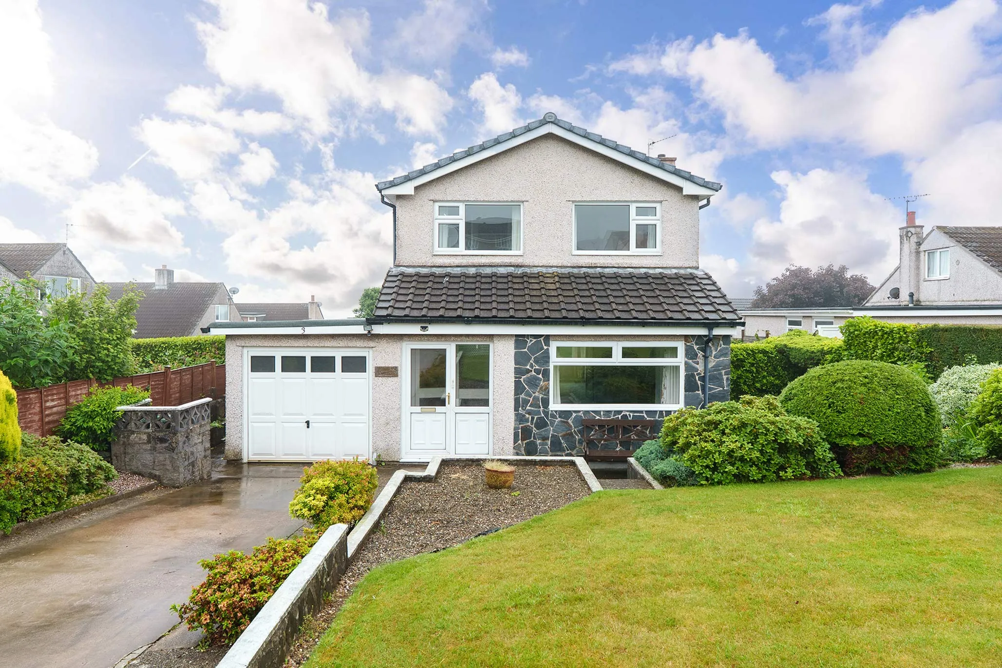3 Marina Close, Onchan. — Photo 2 of 5