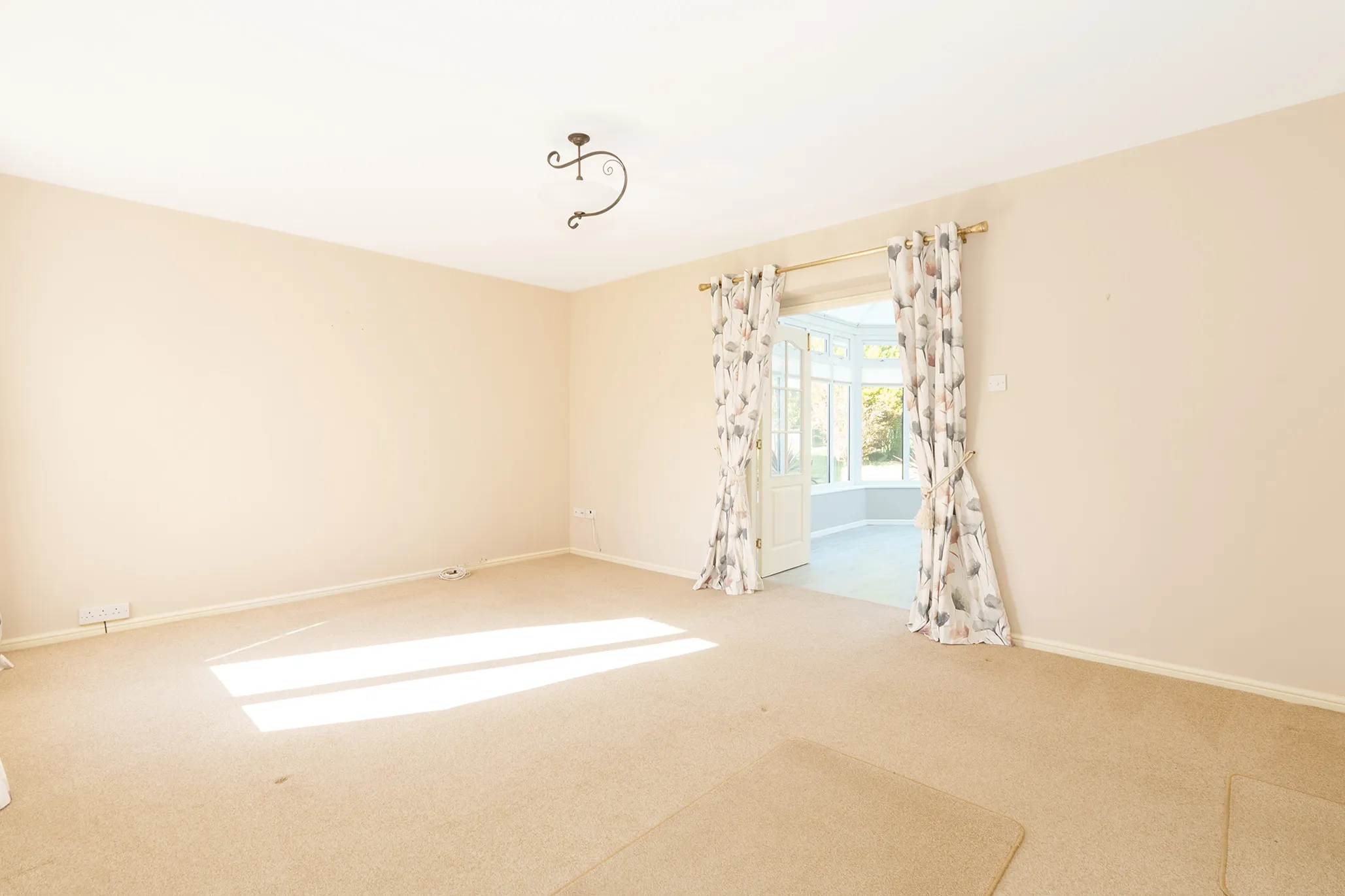 49 Murrays Lake Drive, Mount Murray, Douglas. — Photo 3 of 5