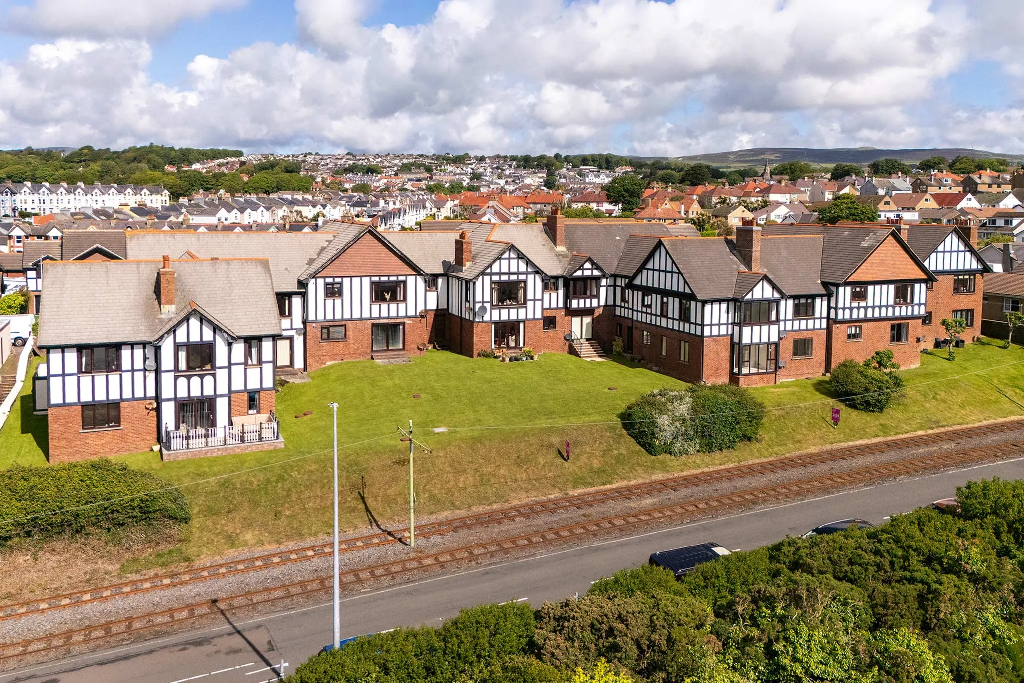 11 Douglas Bay Apartments, King Edward Close, Onchan, Douglas. — Photo 1 of 5