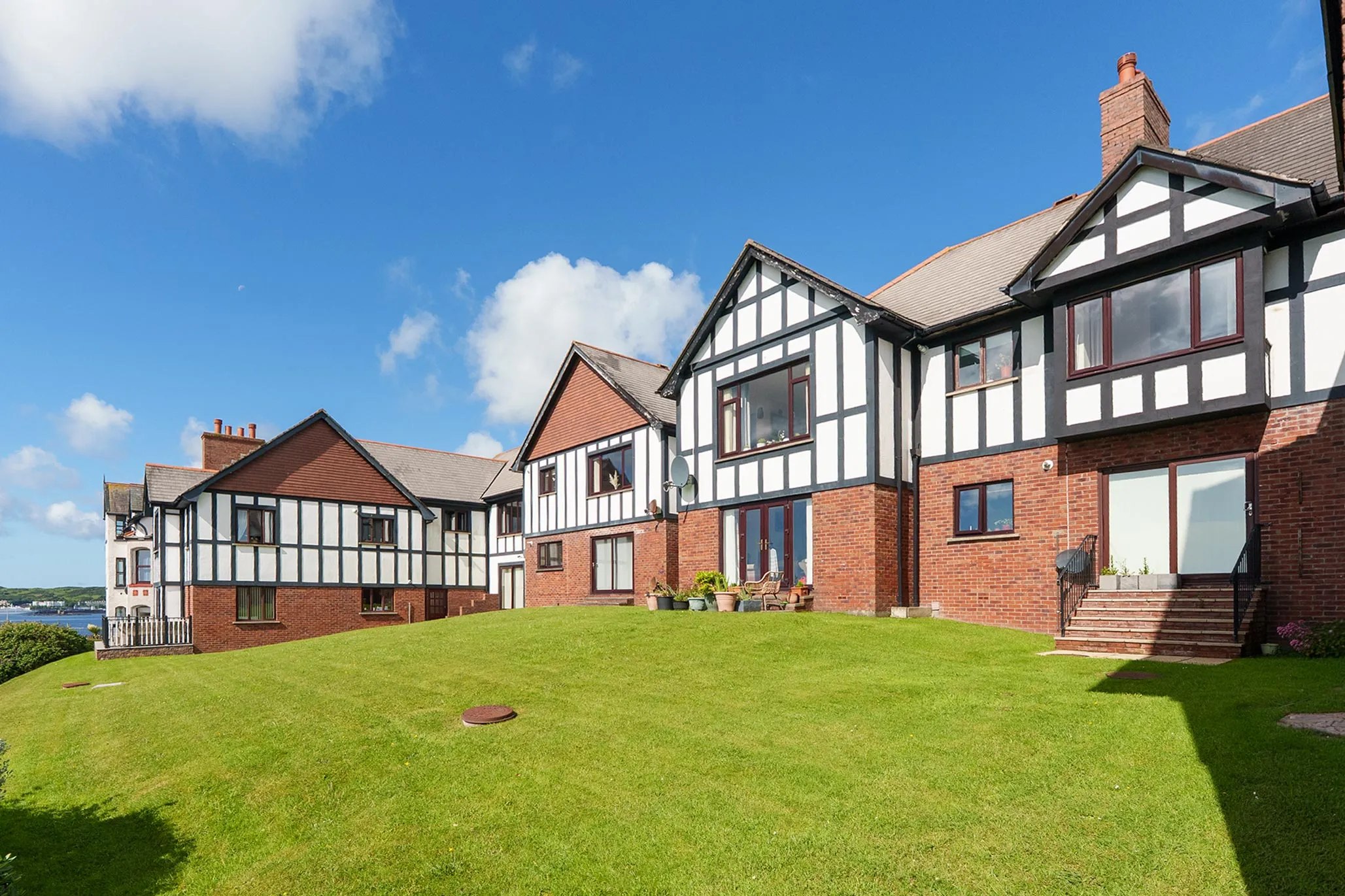 11 Douglas Bay Apartments, King Edward Close, Onchan, Douglas. — Photo 3 of 5