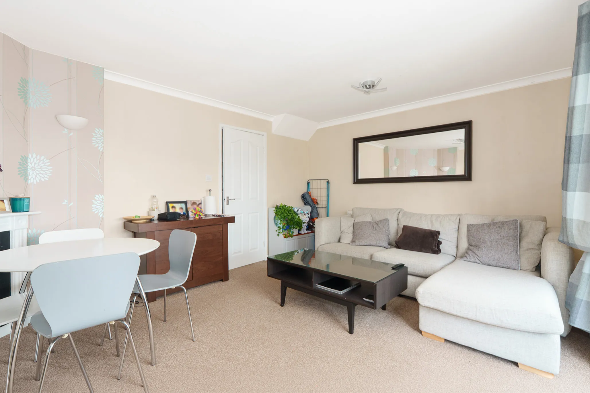 19 Close Cowley, Douglas. — Photo 4 of 5