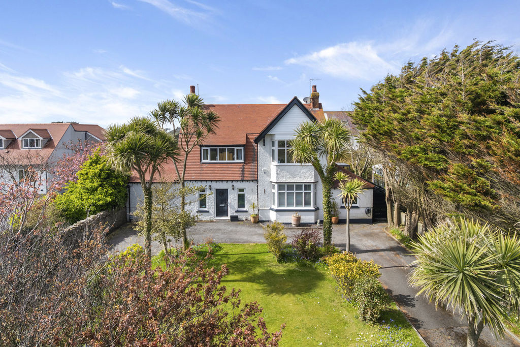 Wendover, Douglas Road, Castletown IM9 1TJ. — Photo 1 of 49