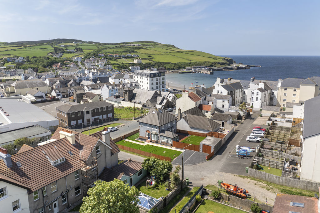 Arnside, Bay View Road, Port Erin IM9 6LF. — Photo 2 of 32