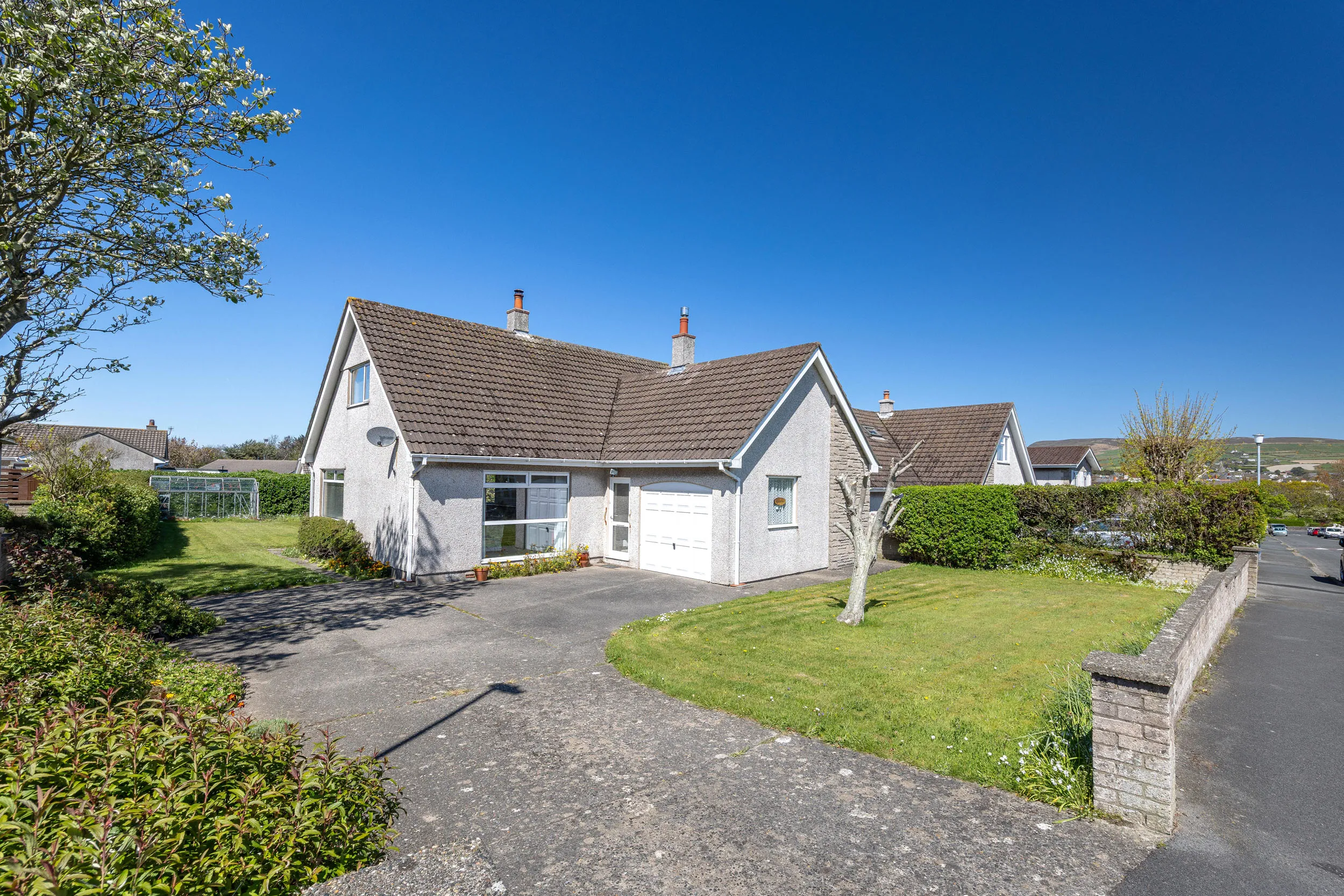 16 Droghadfayle Park, Port Erin. — Photo 2 of 5
