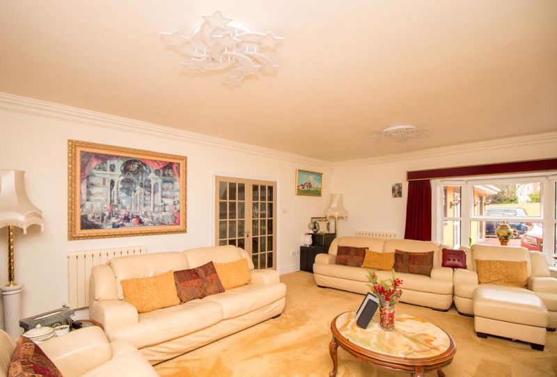 15 Queens Valley, Ramsey IM8 1NG. — Photo 5 of 44
