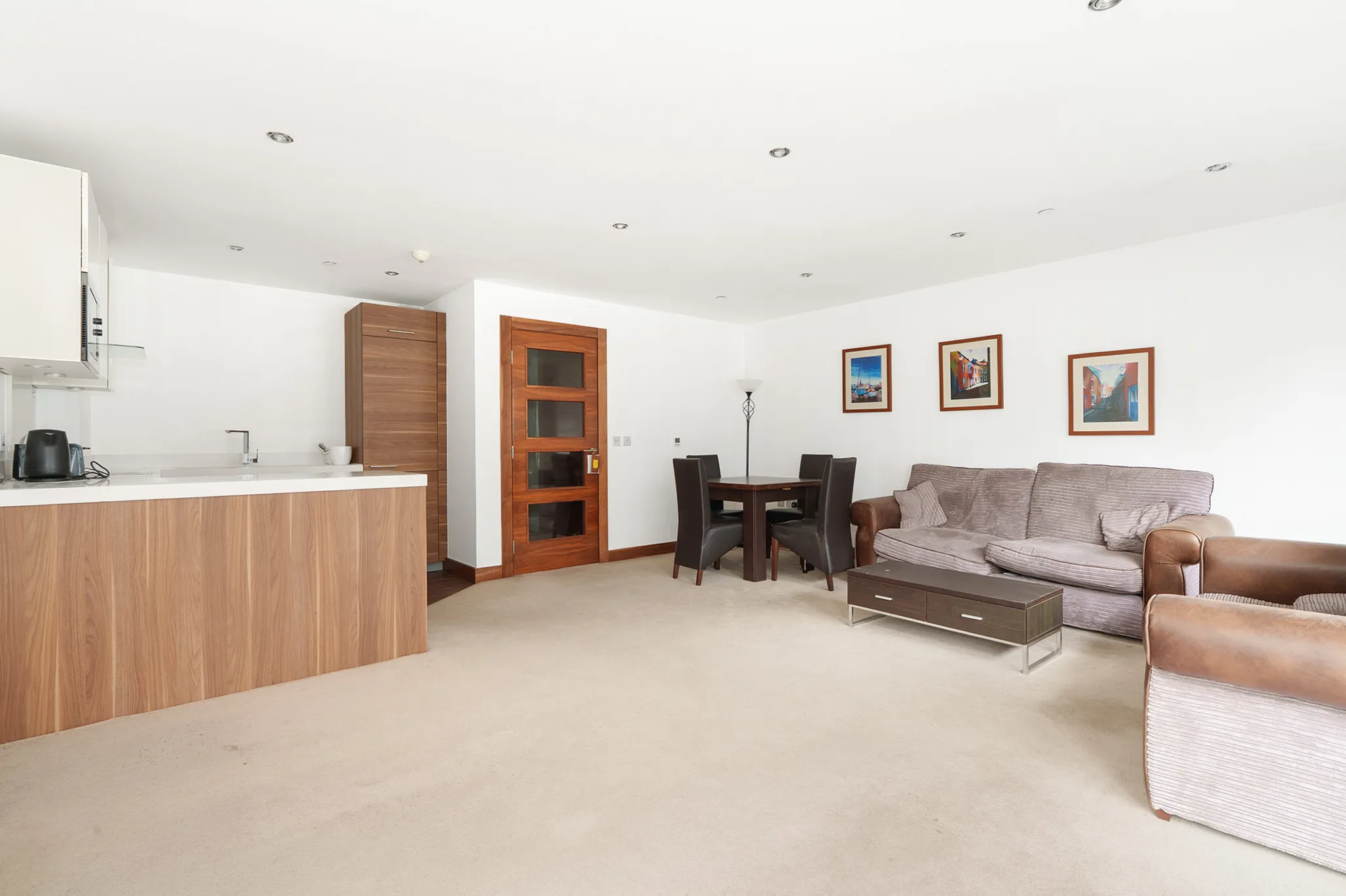 17 Quay West Apartments, Bridge Road, Douglas. — Photo 4 of 5