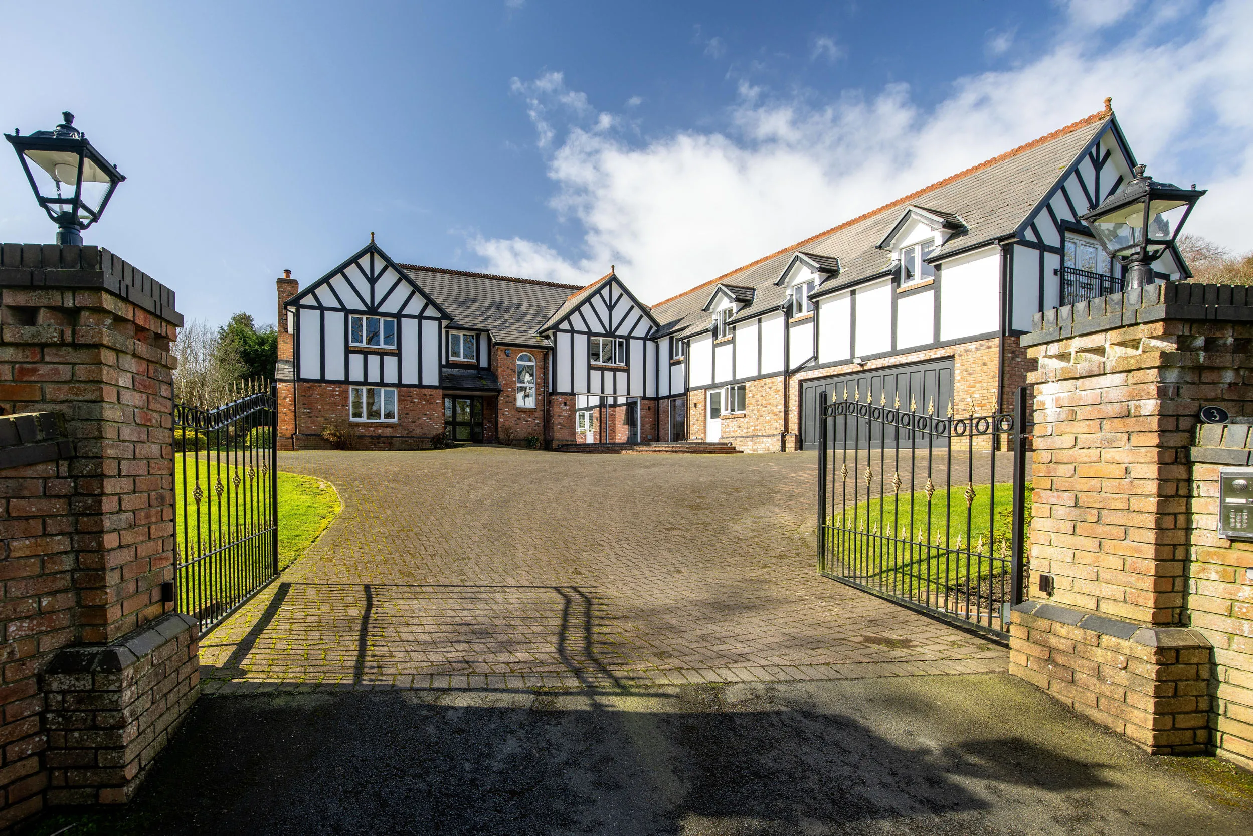 3 The Falls, Tromode Road, Douglas. — Photo 1 of 5