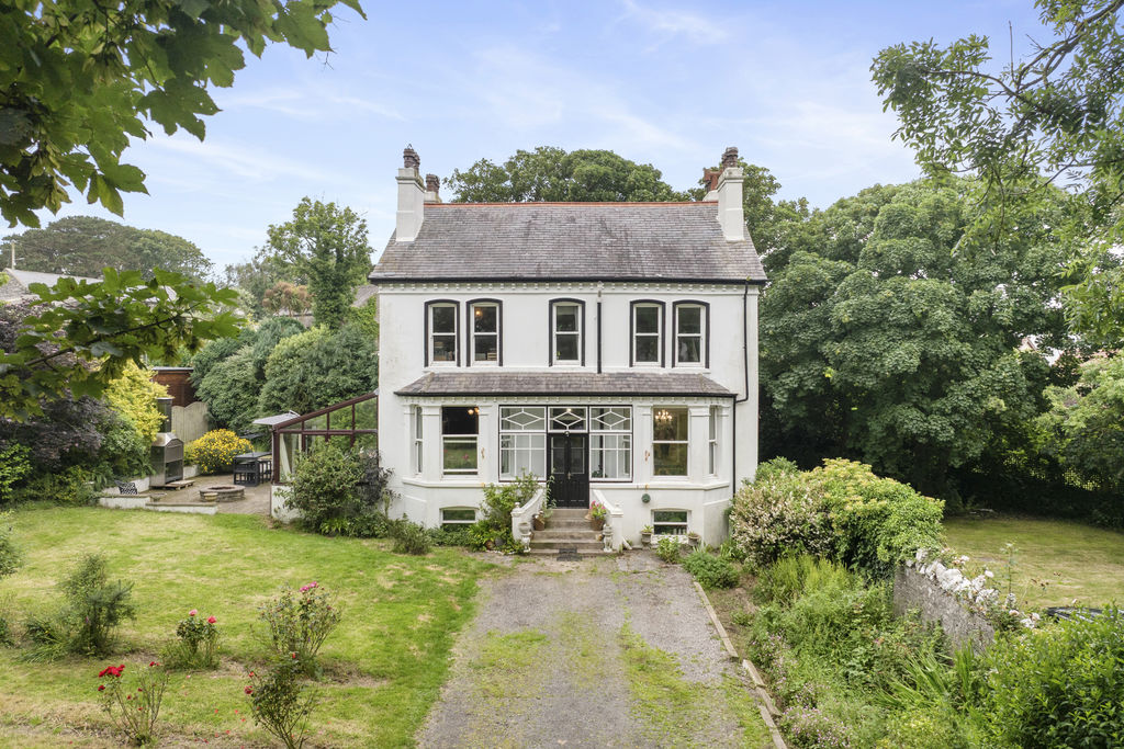 Glenlea House, Truggan Road, Port St Mary IM9 5LD. — Photo 1 of 41