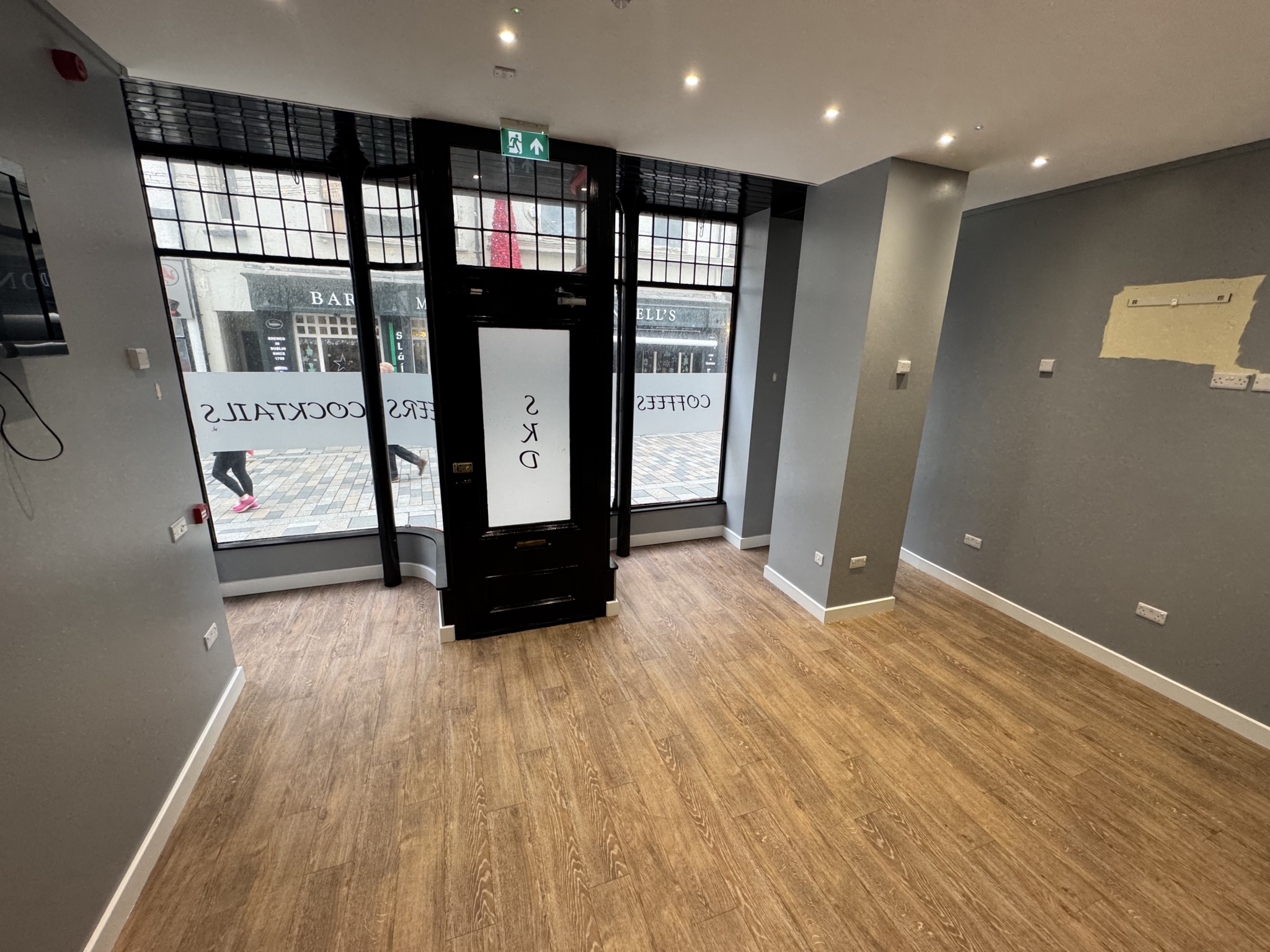17 Castle Street, Douglas. — Photo 2 of 8
