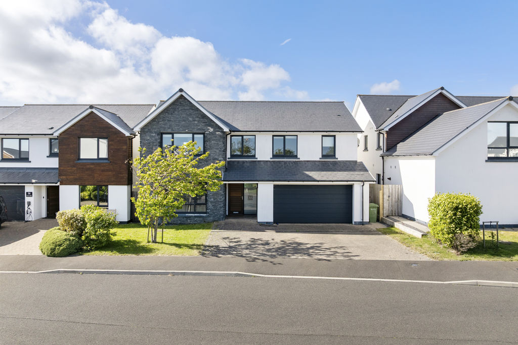 35 Cronk Cullyn, Colby IM9 4PS. — Photo 1 of 28