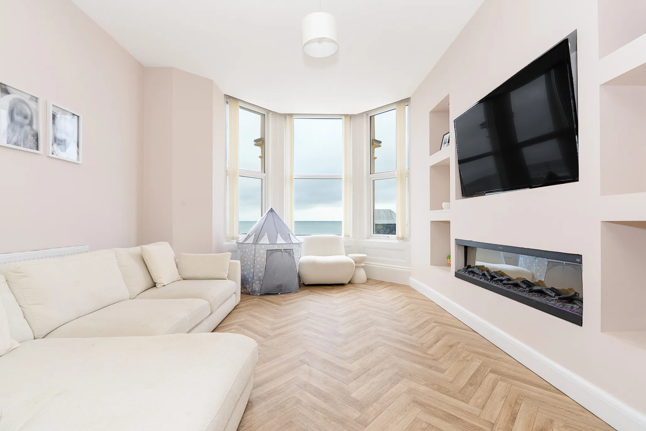 18 Antrim Apartments, Mooragh Promenade, Ramsey. — Photo 4 of 5