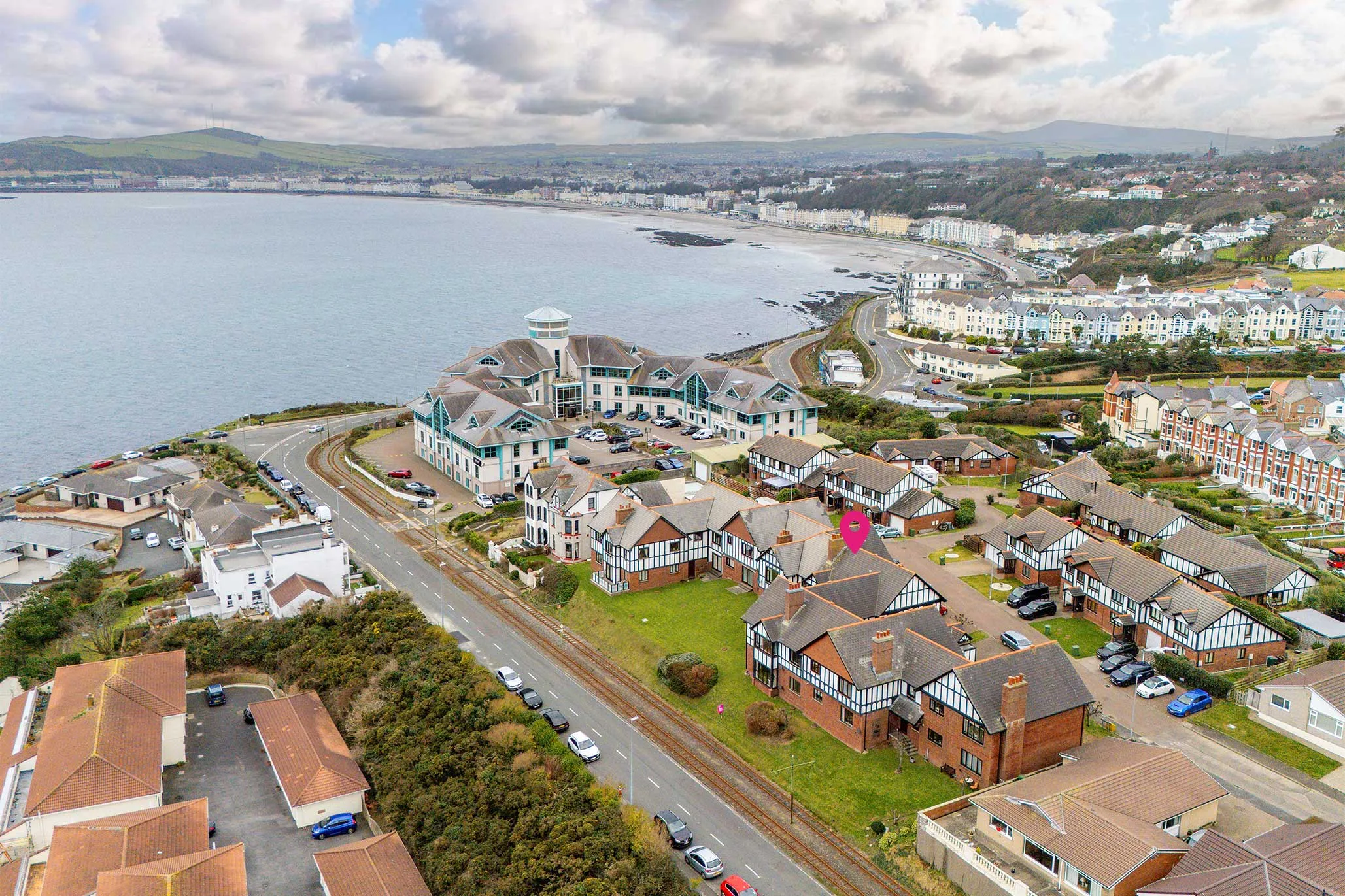 10 Douglas Bay Apartments, King Edward Close, Onchan, Douglas. — Photo 2 of 5