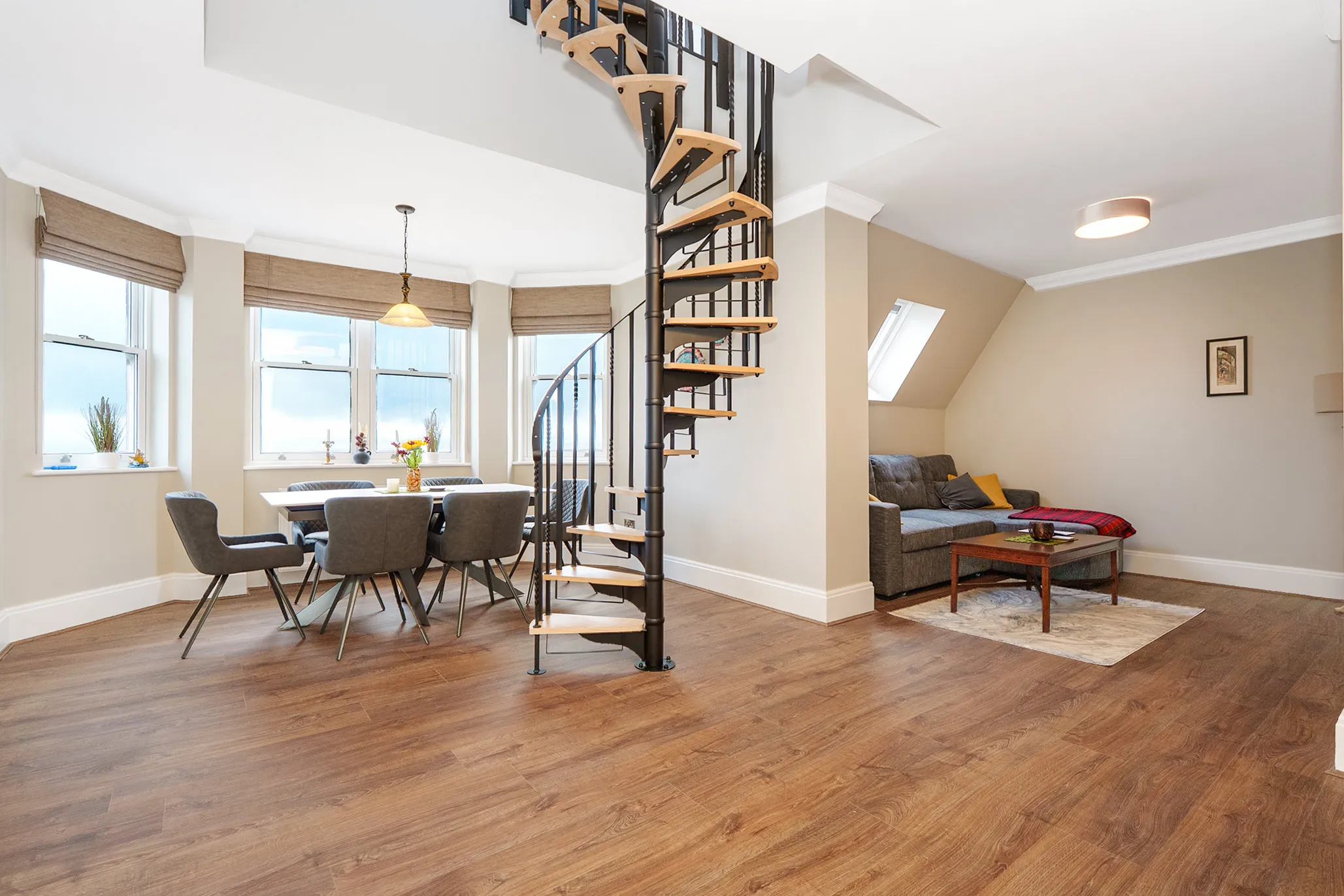 Apartment 32, Central Apartments, Central Promenade, Douglas. — Photo 4 of 5