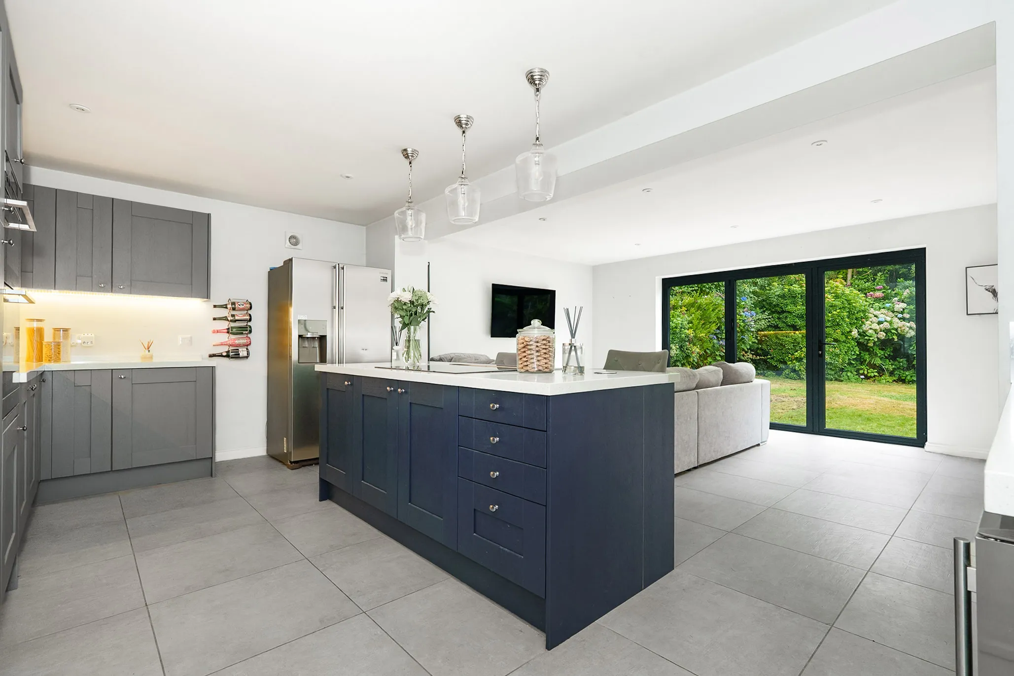 24 Harcroft Avenue, Saddlestone, Douglas. — Photo 3 of 5