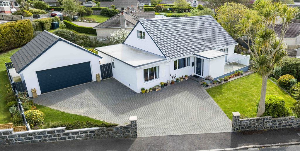 Greenmount, 15 Ballagale Avenue Surby, Port Erin IM9 6QN. — Photo 1 of 30