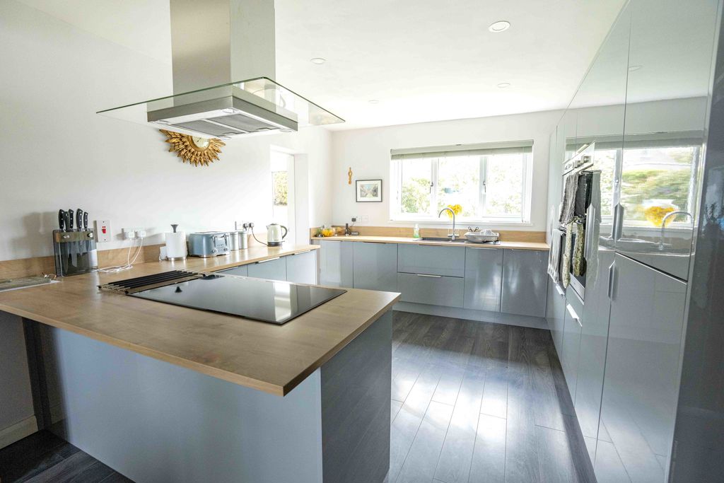 Greenmount, 15 Ballagale Avenue Surby, Port Erin IM9 6QN. — Photo 4 of 30
