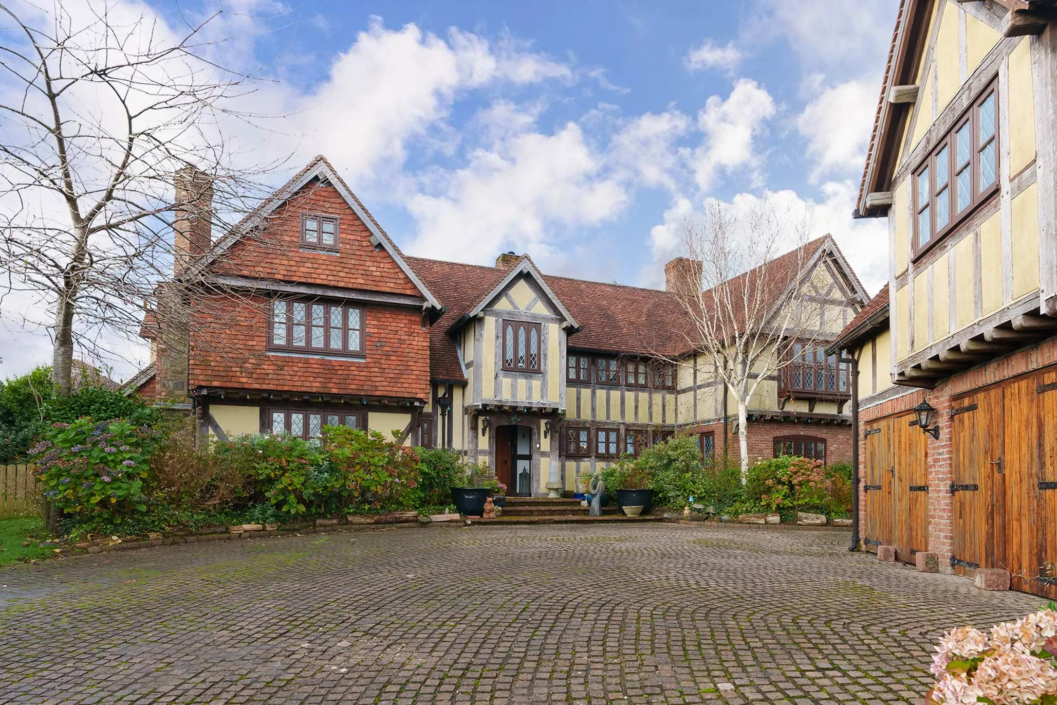 Sleepy Oaks, 9 Lucerne Court, Douglas. — Photo 1 of 5