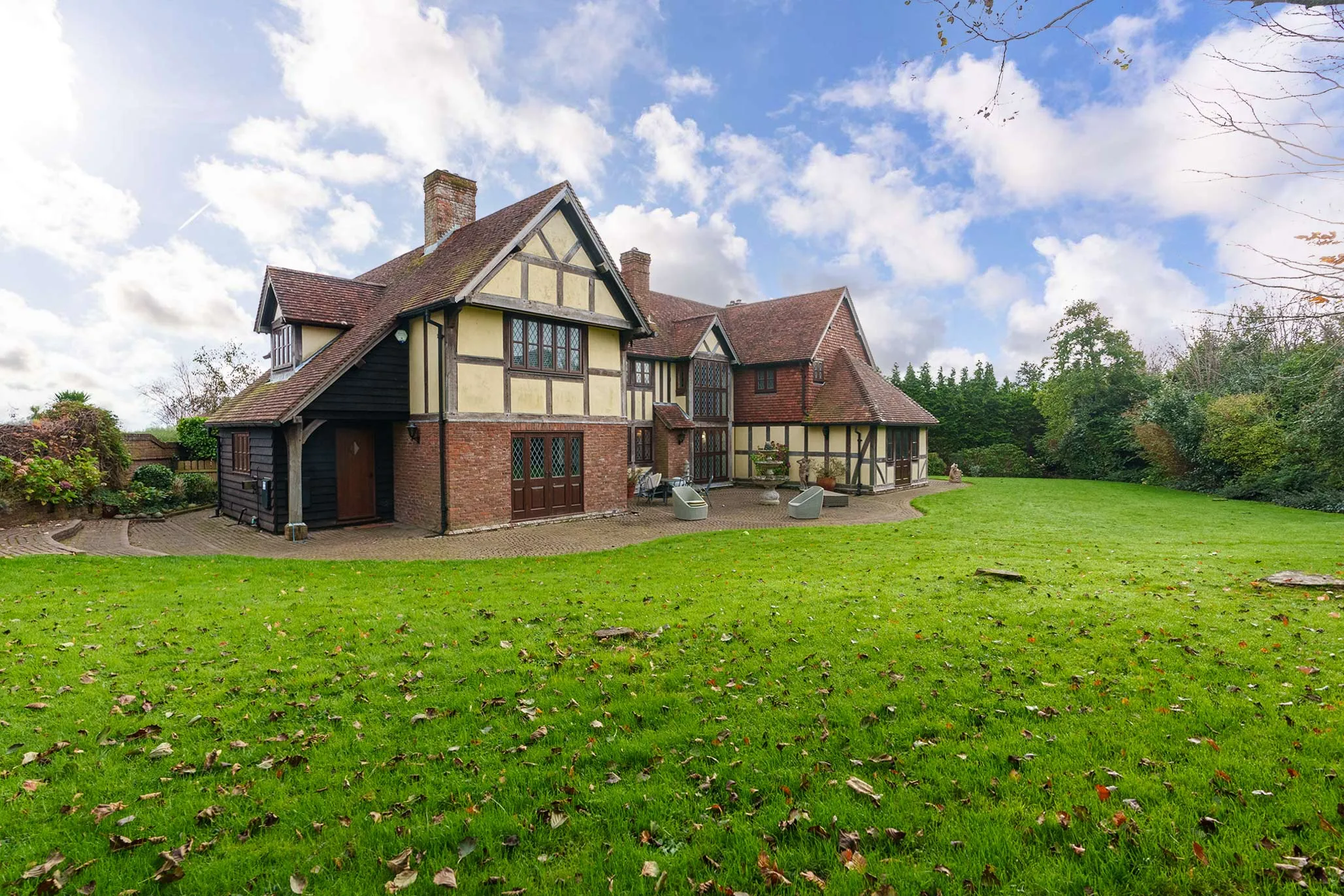Sleepy Oaks, 9 Lucerne Court, Douglas. — Photo 2 of 5
