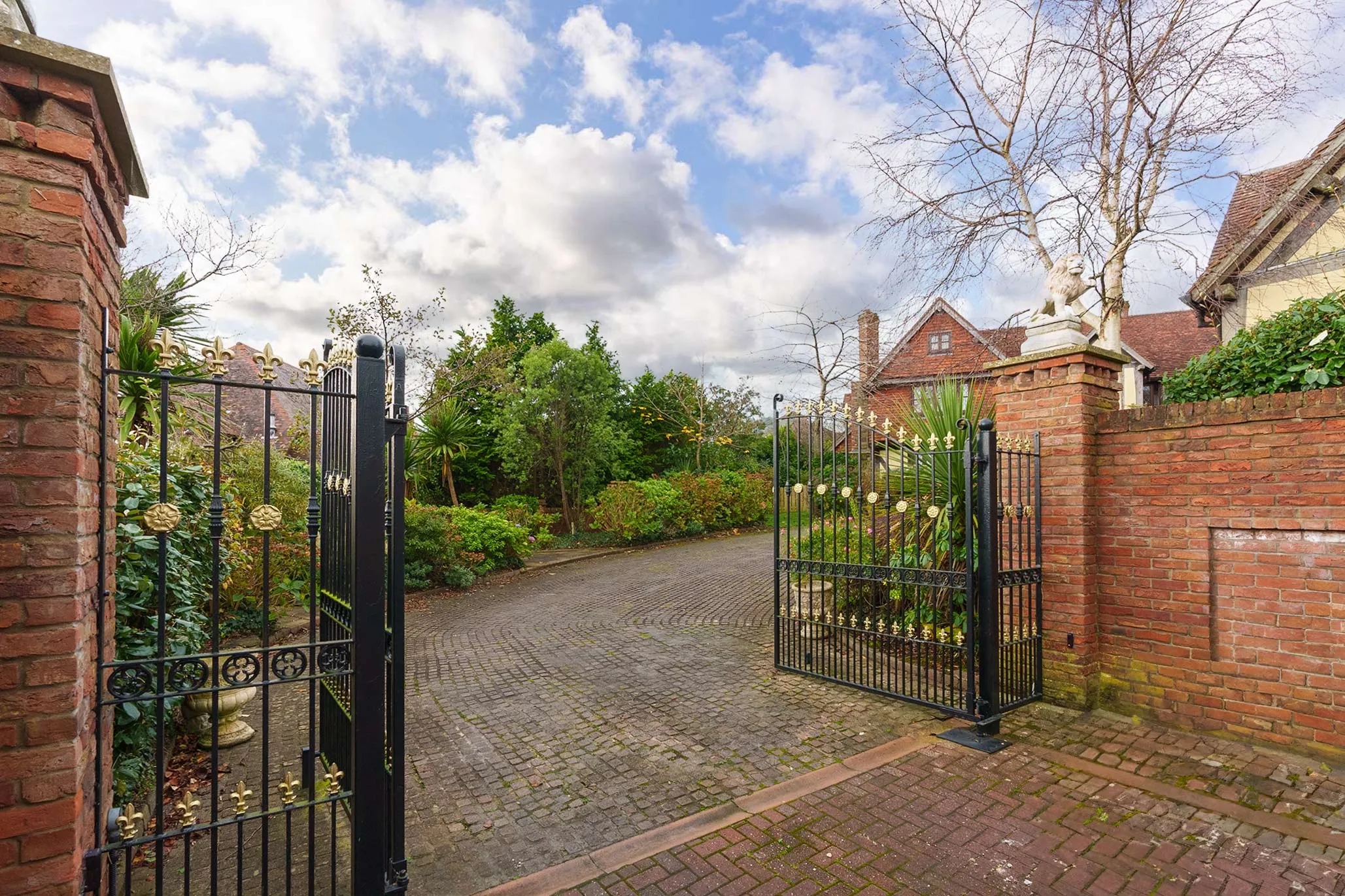 Sleepy Oaks, 9 Lucerne Court, Douglas. — Photo 4 of 5
