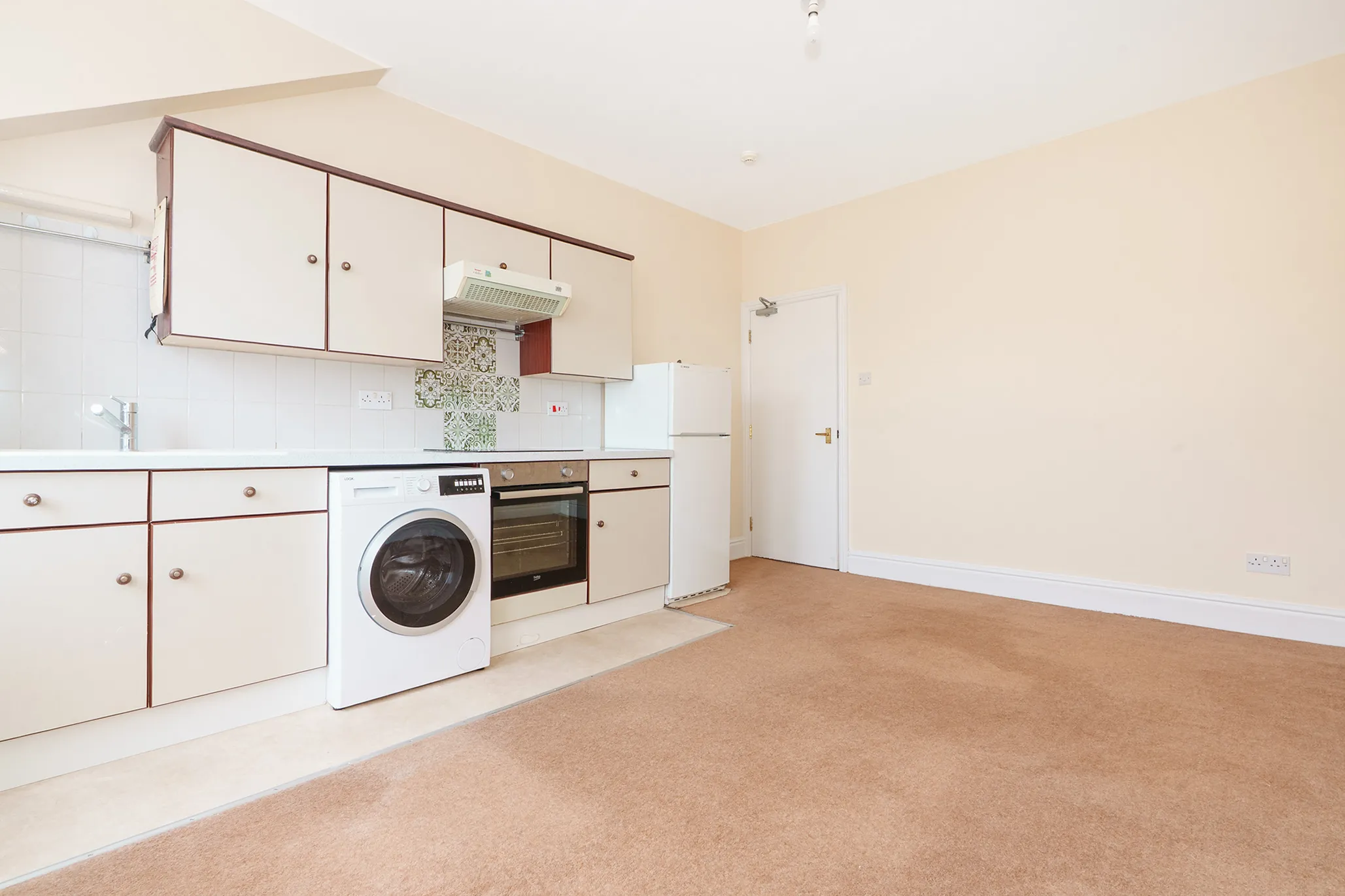 Flat 4, 12 Derby Road, Douglas. — Photo 4 of 5