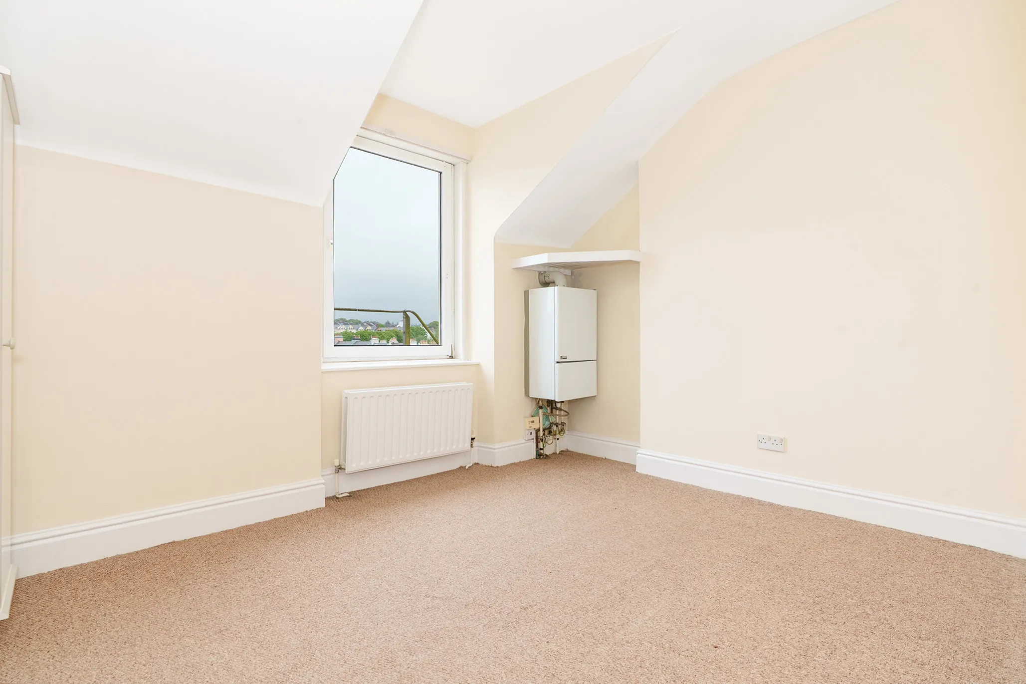 Flat 4, 12 Derby Road, Douglas. — Photo 5 of 5