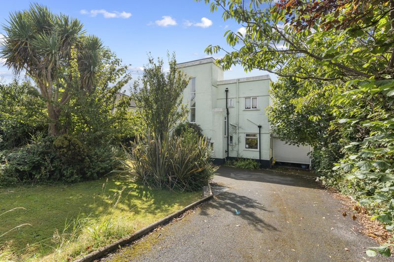 66 King Edward Road, Onchan IM3 2AT. — Photo 2 of 34