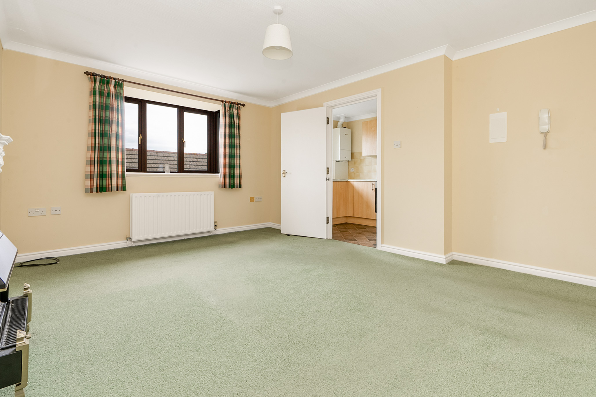 16 Godred Court, Kings Reach, Ramsey. — Photo 4 of 5