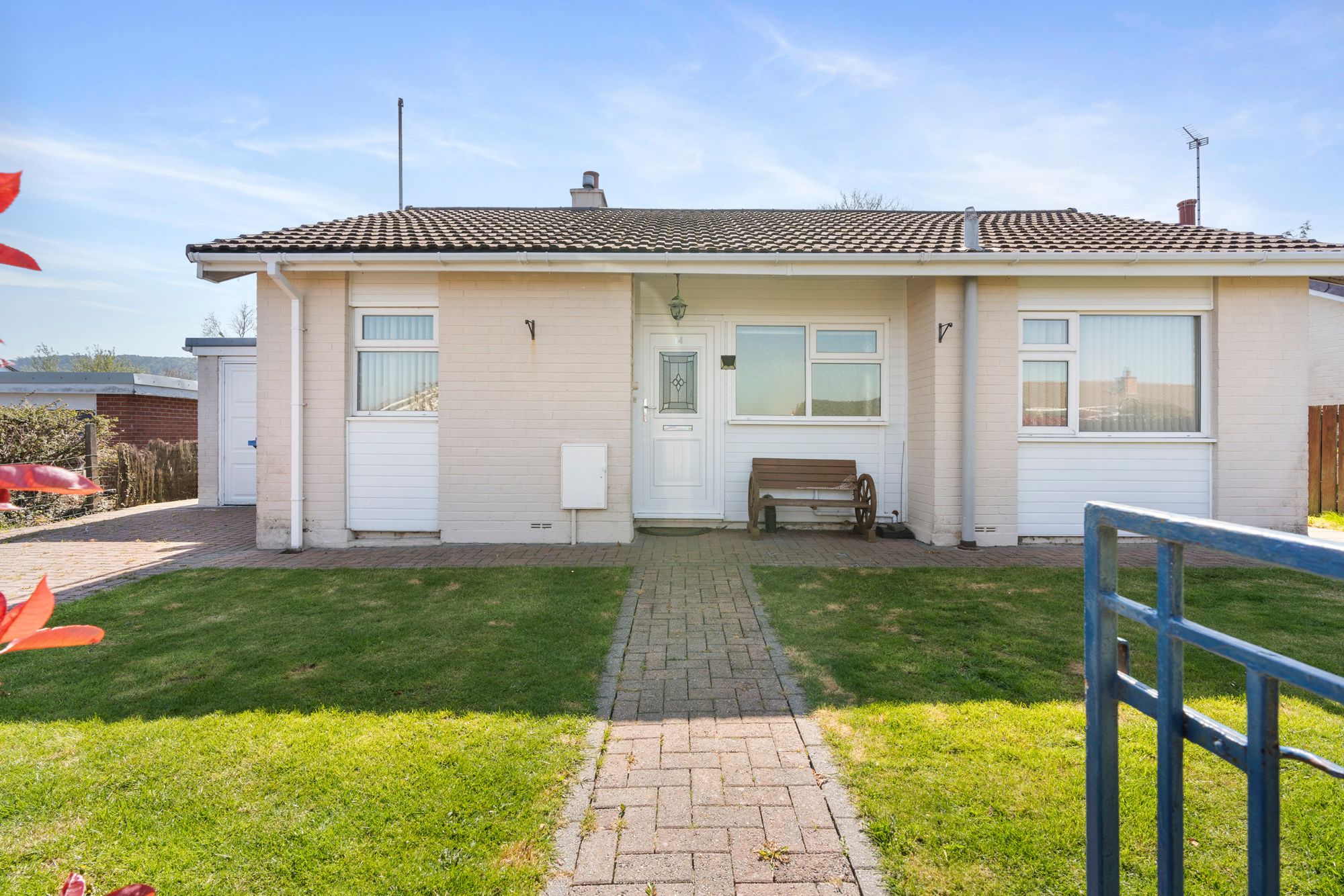 2 bed detached bungalow for sale in 14 Lezayre Park Ramsey. — Photo 1 of 3