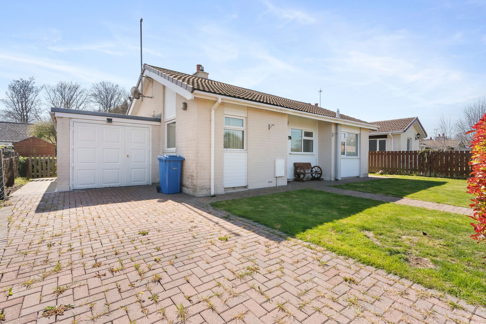 2 bed detached bungalow for sale in 14 Lezayre Park Ramsey. — Photo 2 of 3
