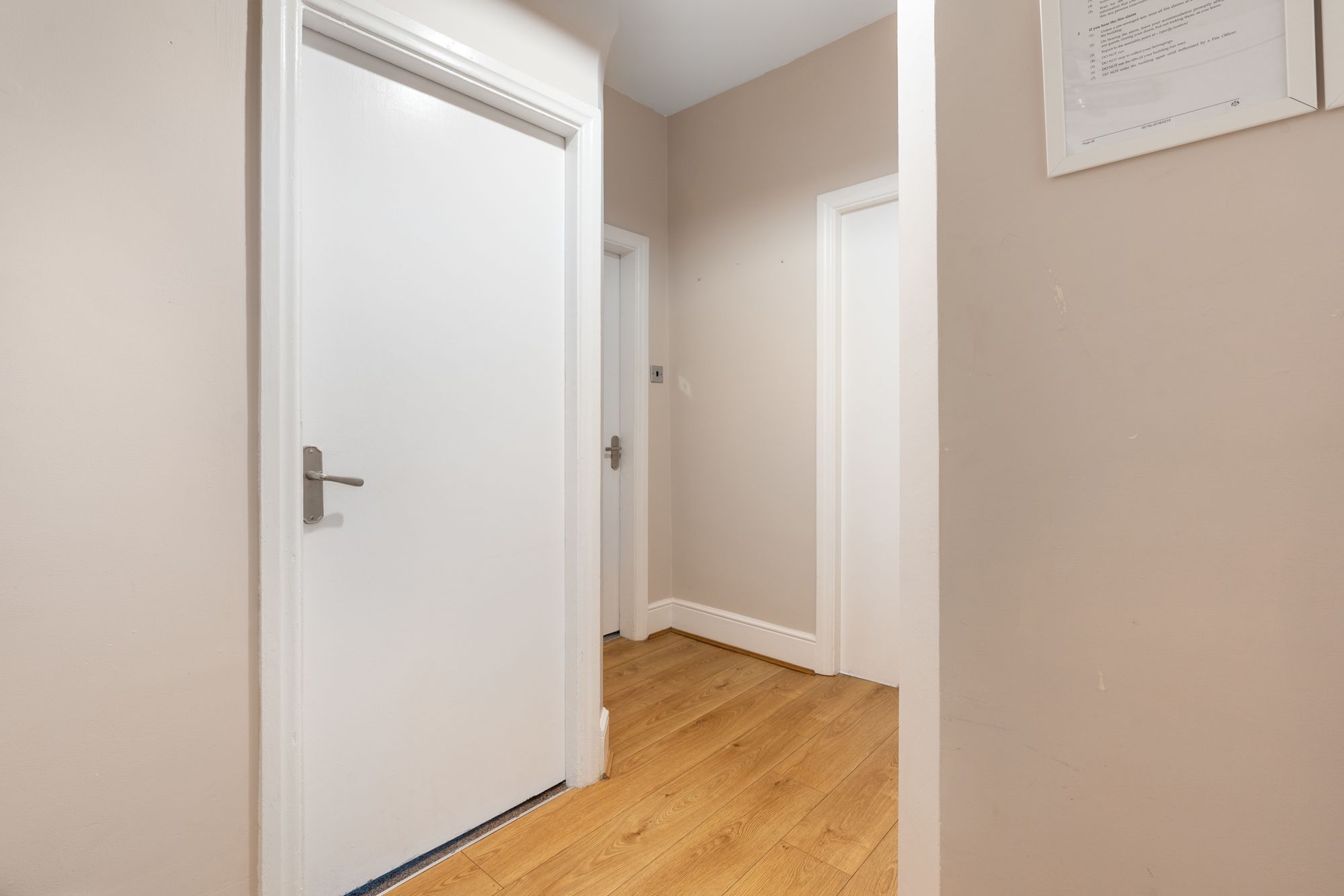 3 bed flat for sale in Demesne Road, Douglas, IM1. — Photo 2 of 3