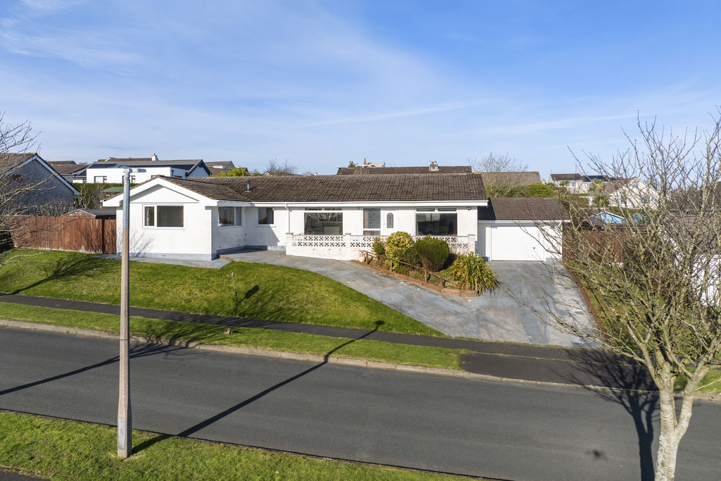 9 Sunnybank Avenue, Onchan IM3 3BW. — Photo 1 of 29
