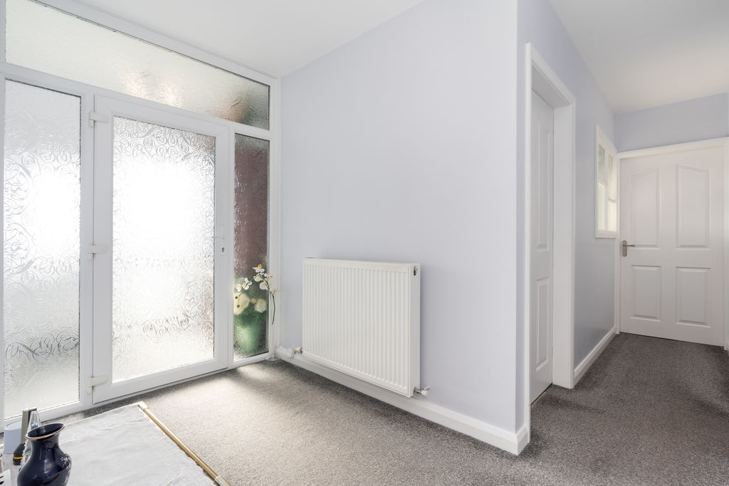 9 Sunnybank Avenue, Onchan IM3 3BW. — Photo 3 of 29
