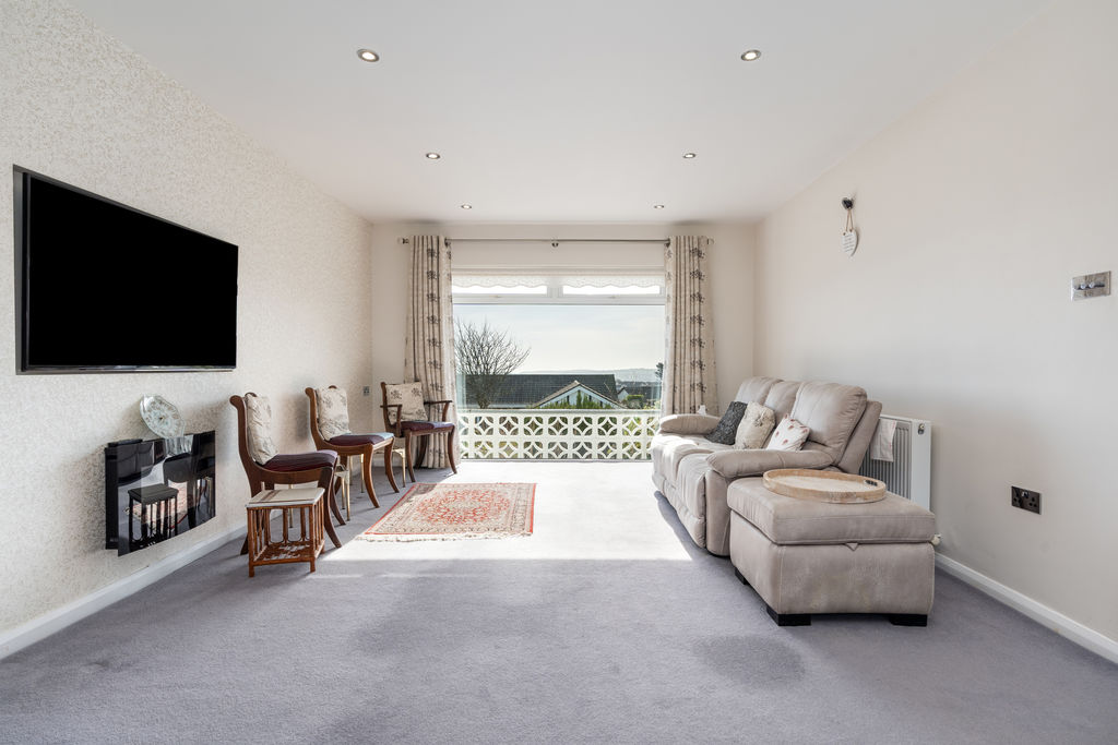 9 Sunnybank Avenue, Onchan IM3 3BW. — Photo 4 of 29